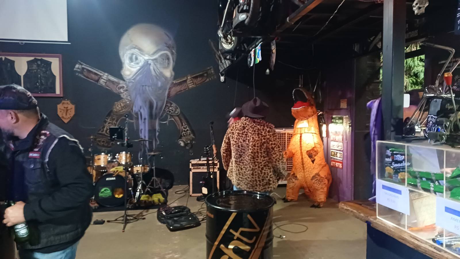 Motoclube Mike Maluko Assis — Pegada mensal com banda ao vivo